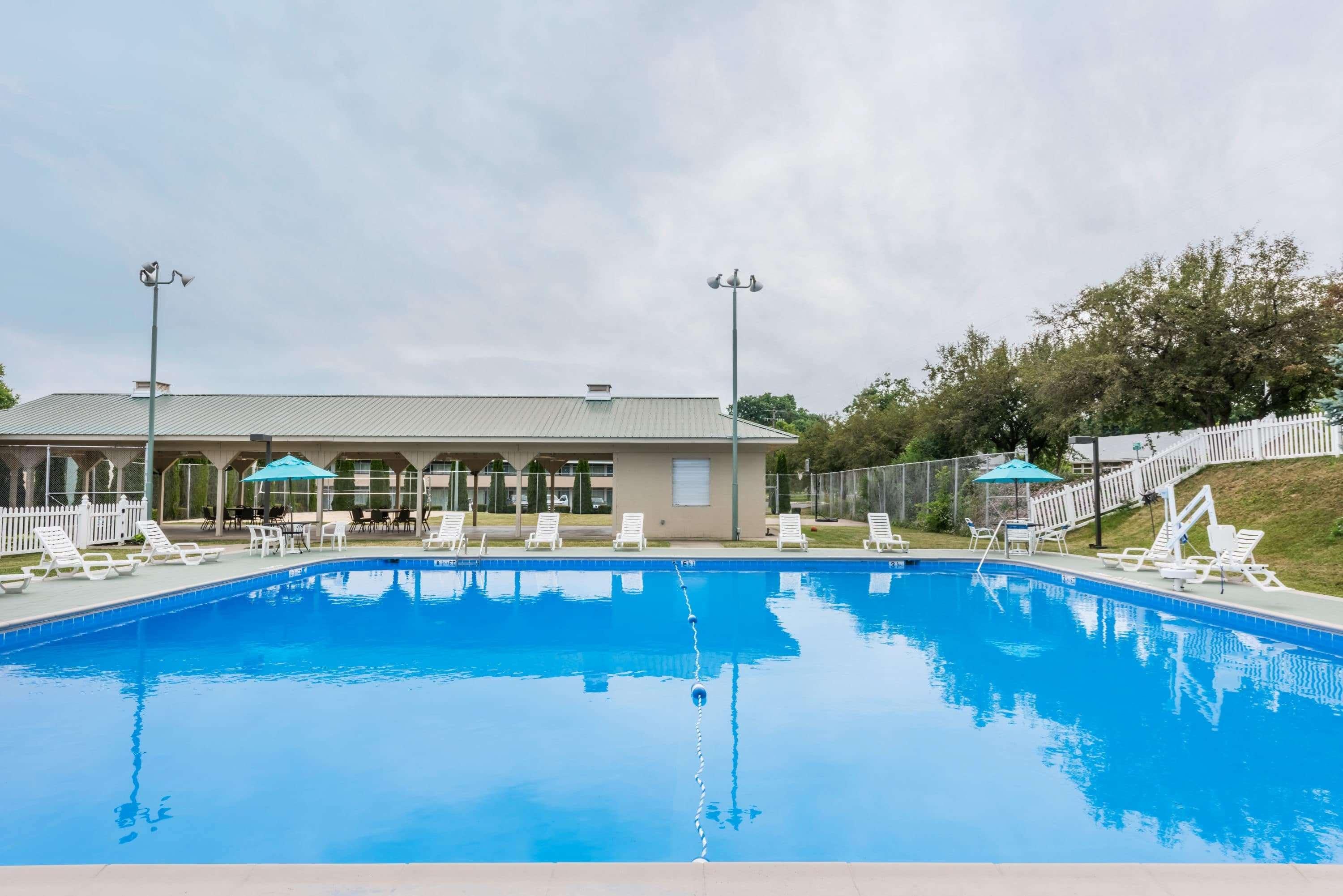 Ramada By Wyndham State College Hotel & Conference Center Exterior photo