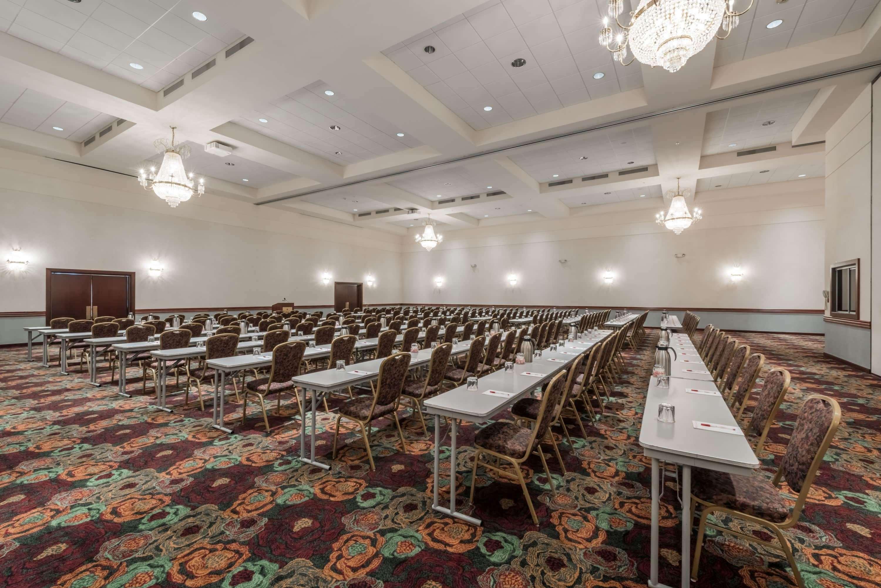 Ramada By Wyndham State College Hotel & Conference Center Exterior photo