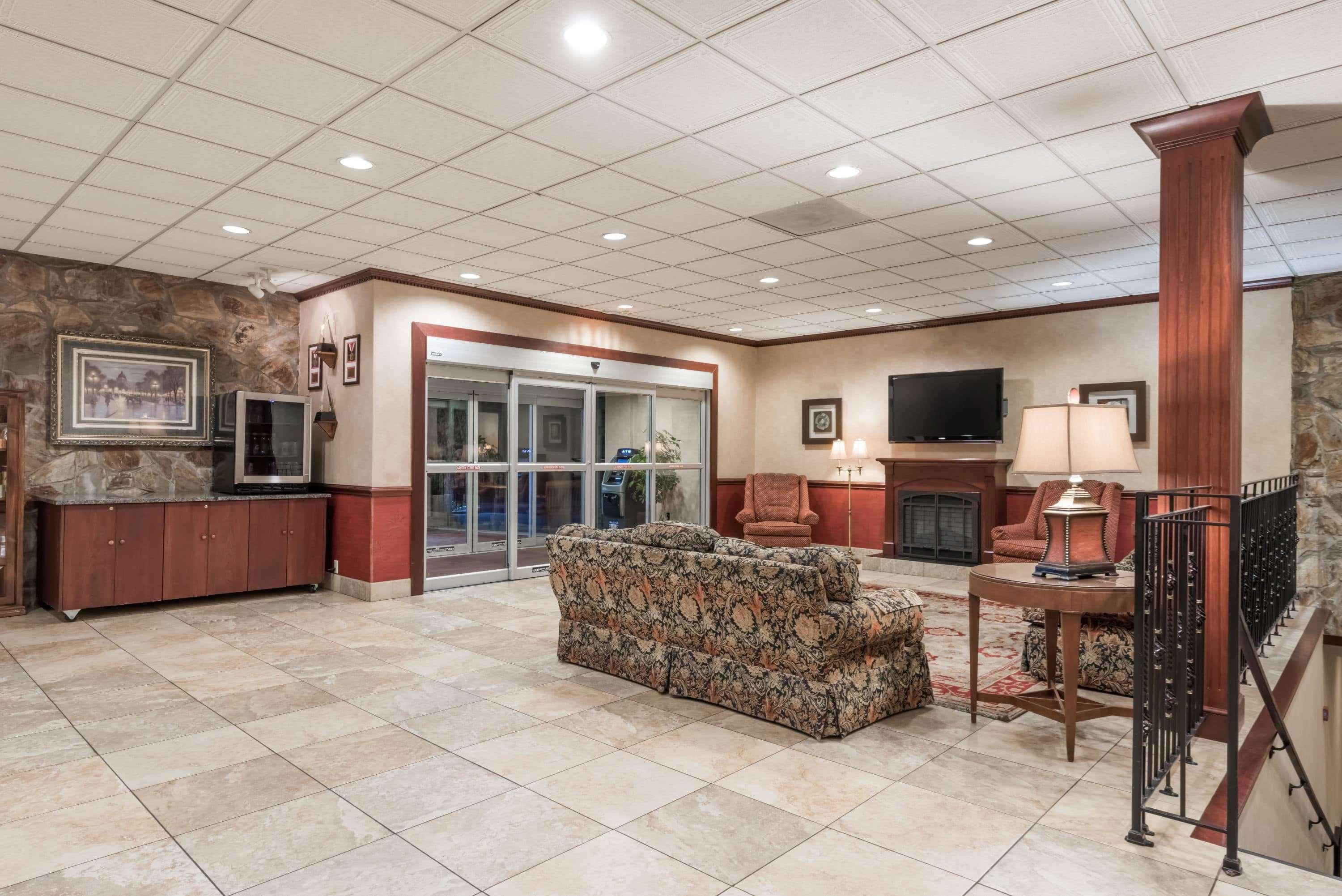 Ramada By Wyndham State College Hotel & Conference Center Exterior photo