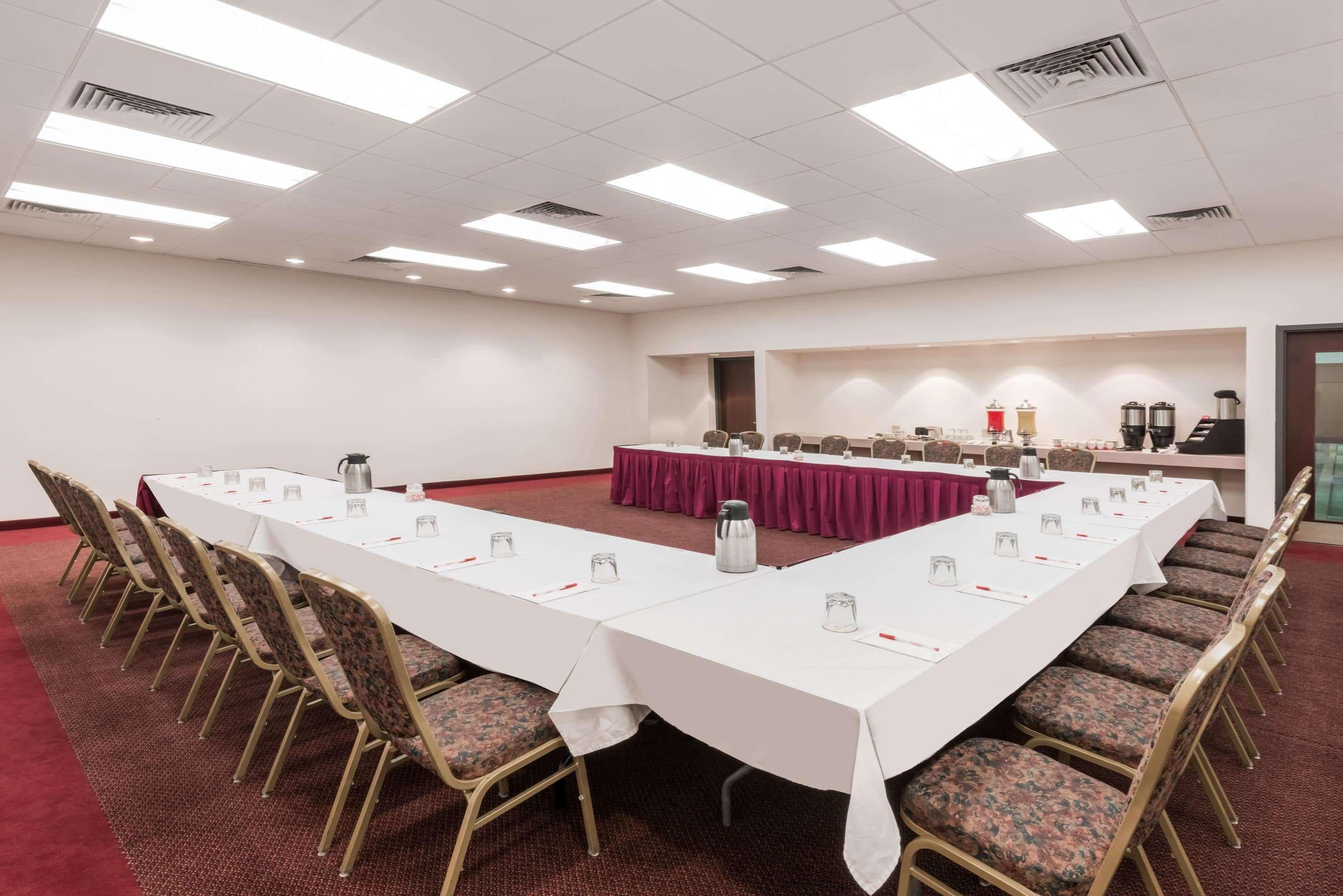 Ramada By Wyndham State College Hotel & Conference Center Exterior photo
